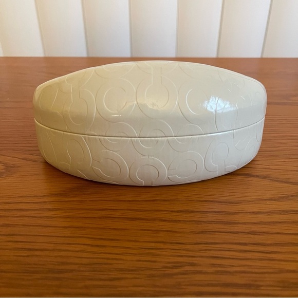 Coach Hard Shell Logo C Eyeglass Case Off White - Picture 1 of 10